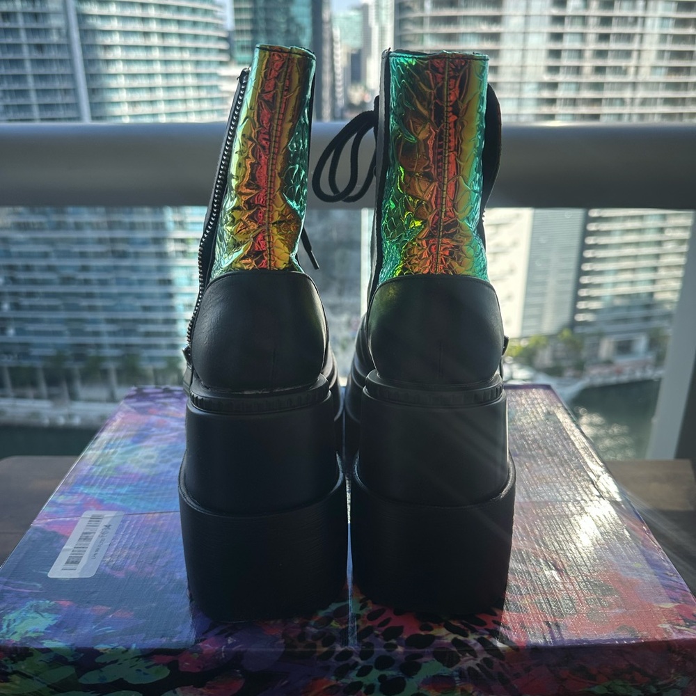 Perfect Club Space Boots! - Picture 3 of 4